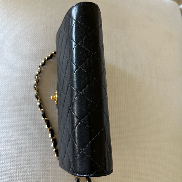 CHANEL 2000-2001 Turnlock Half Flap Medium Black Lambskin - Picture 6 of 10